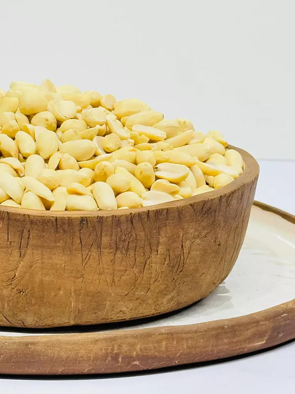 مغز بادام زمینی خام بدون پوست