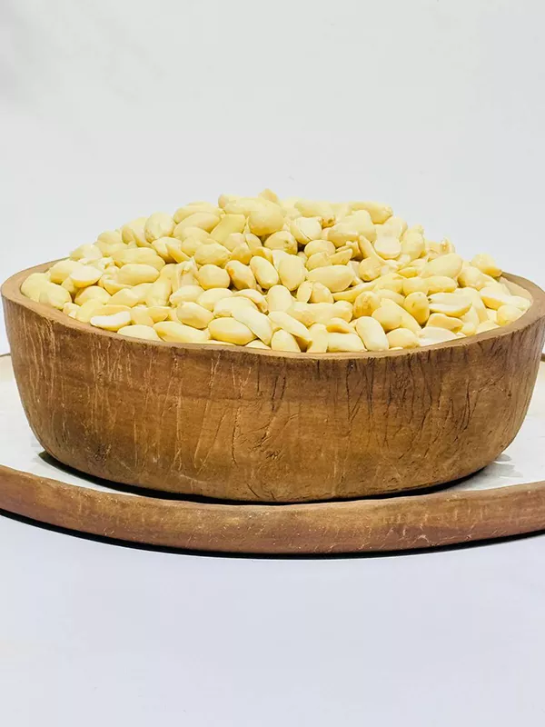 مغز بادام زمینی خام بدون پوست