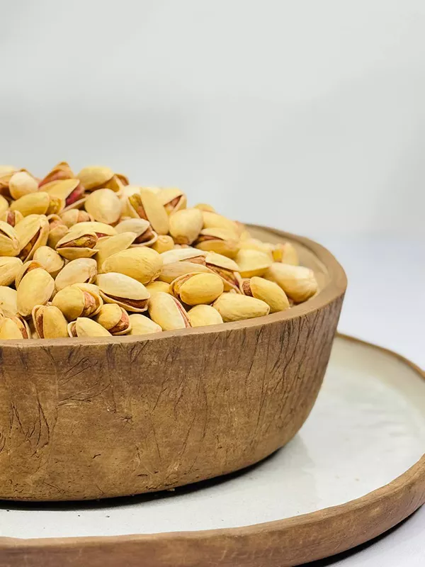 پسته احمد آقایی شور حاوی ویتامین B6