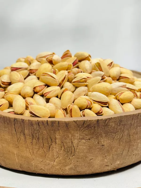 پسته احمد آقایی شور حاوی ویتامین B6